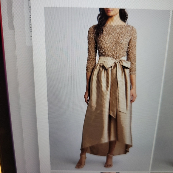 Pisarro Night Elegant Gold Long Dress with Bow - Picture 1 of 2
